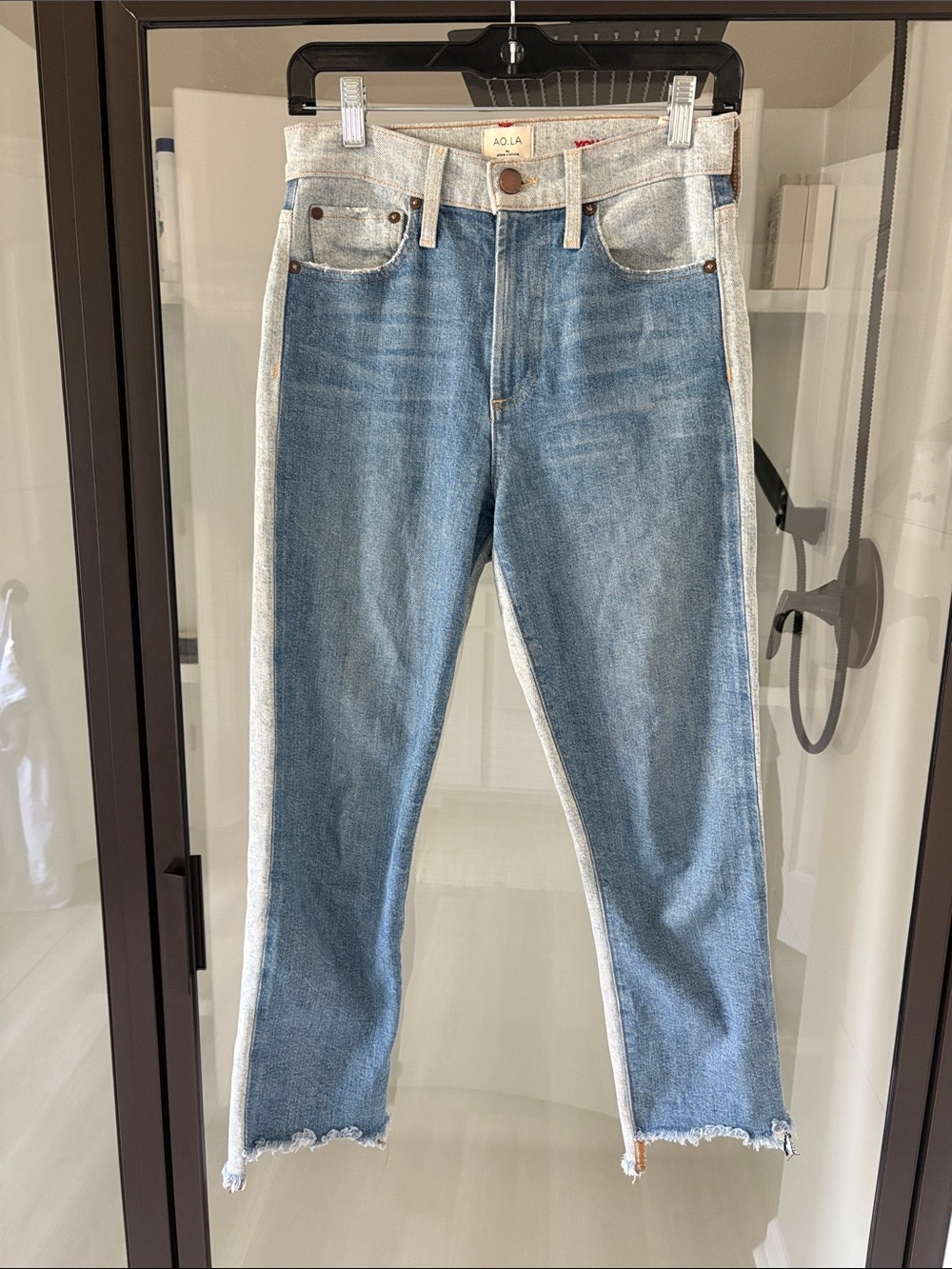 Alice + Olivia AO.LA Two-Tone stretch straight Crop Jeans 26 you look amazing
